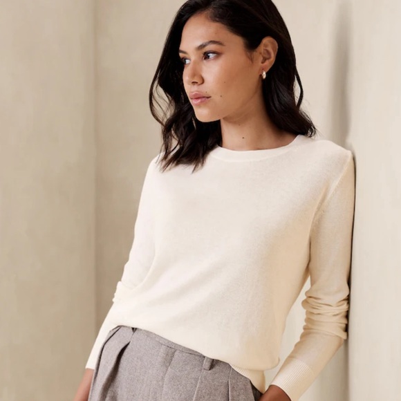 Banana Republic Sweaters - Banana Republic Ivory Crewneck Forever Sweater XS